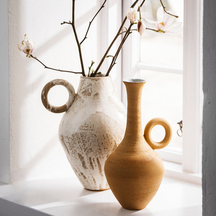 Malin Eva Altena, Vase, Keramik/ Steinzeug, weiß glasiert mit Henkel