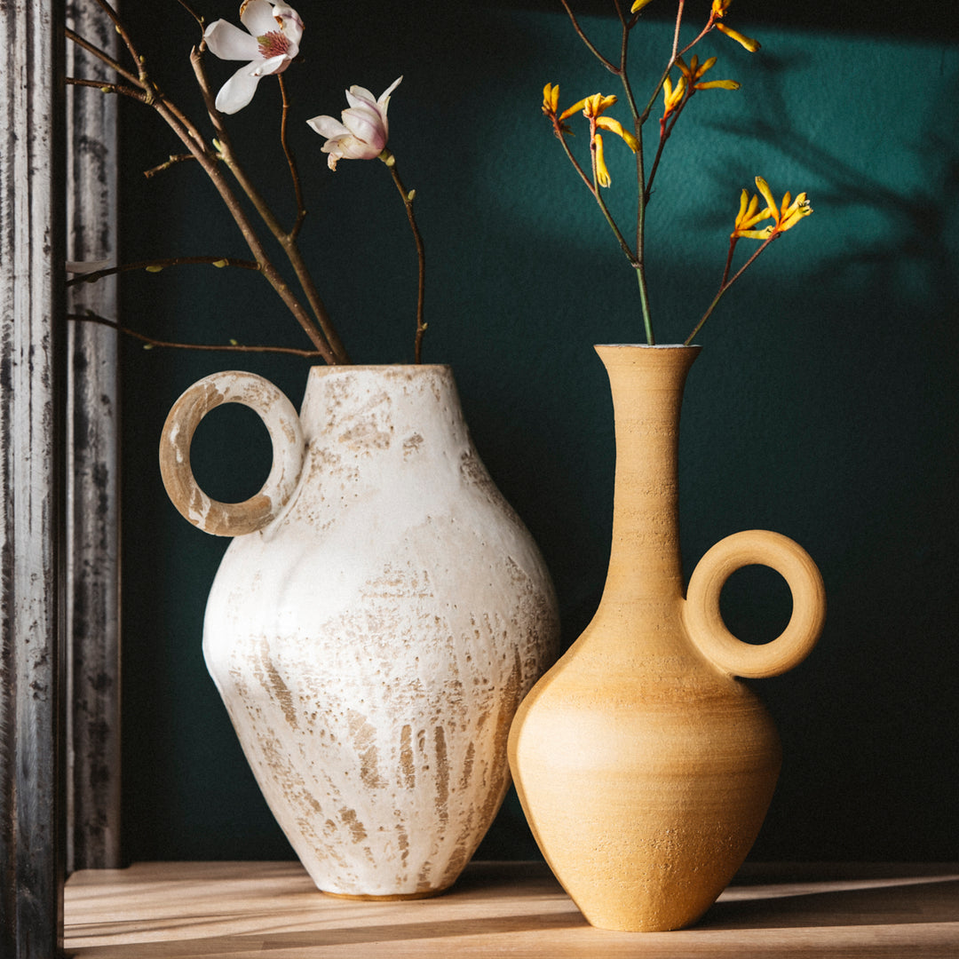 Malin Eva Altena, Vase, Keramik/ Steinzeug, rotbraun mit Henkel