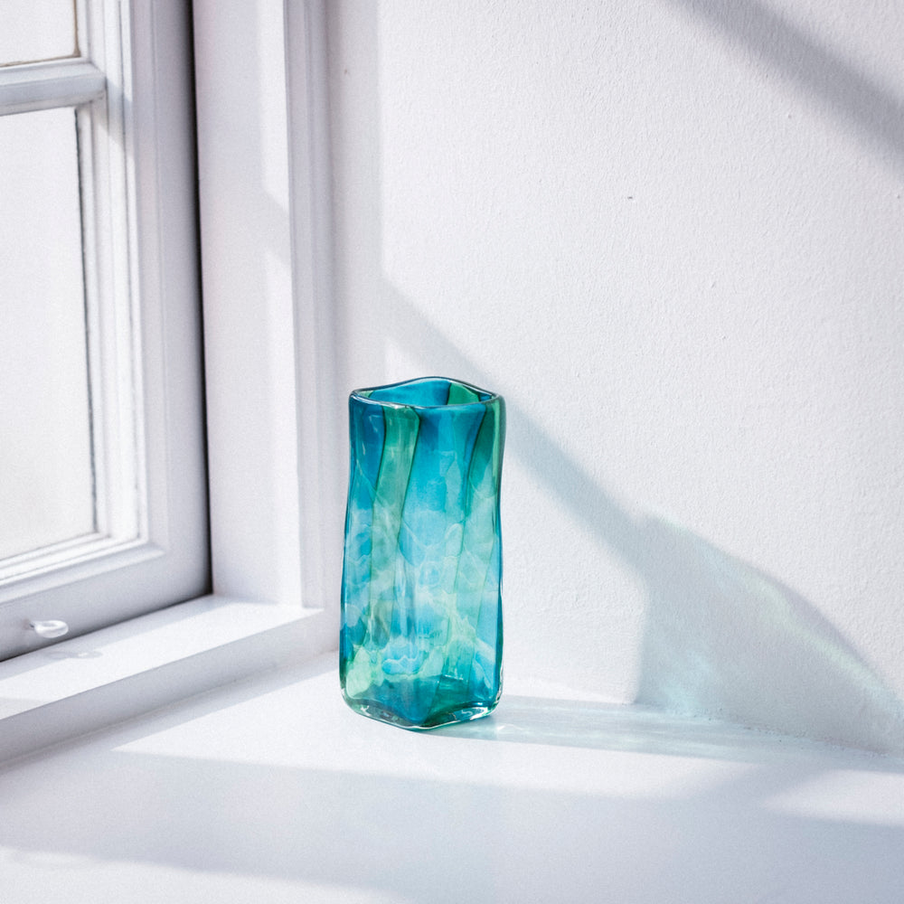 Handgemachte Vase aus Glas in aqua blau  von Barbara Ebner von Eschenbach | haptik.de