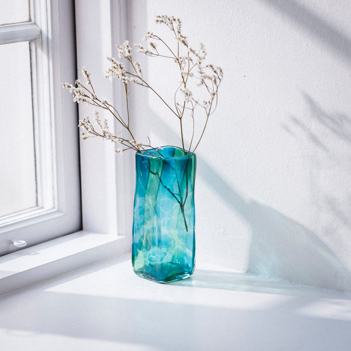 Handgemachte Vase aus Glas in aqua blau von Barbara Ebner von Eschenbach | haptik.de