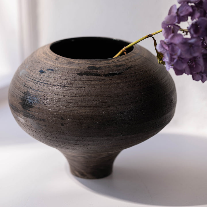 Carolin Ludwigs, Keramik Vase, braun, Ansicht Seite Detail | haptik.de