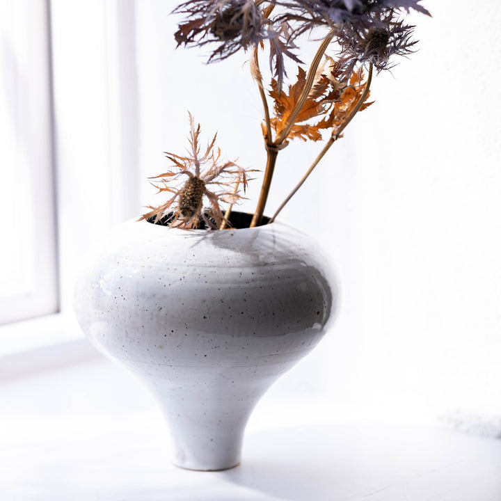Carolin Ludwigs, Keramik Vase, weiß, Distel | haptik.de