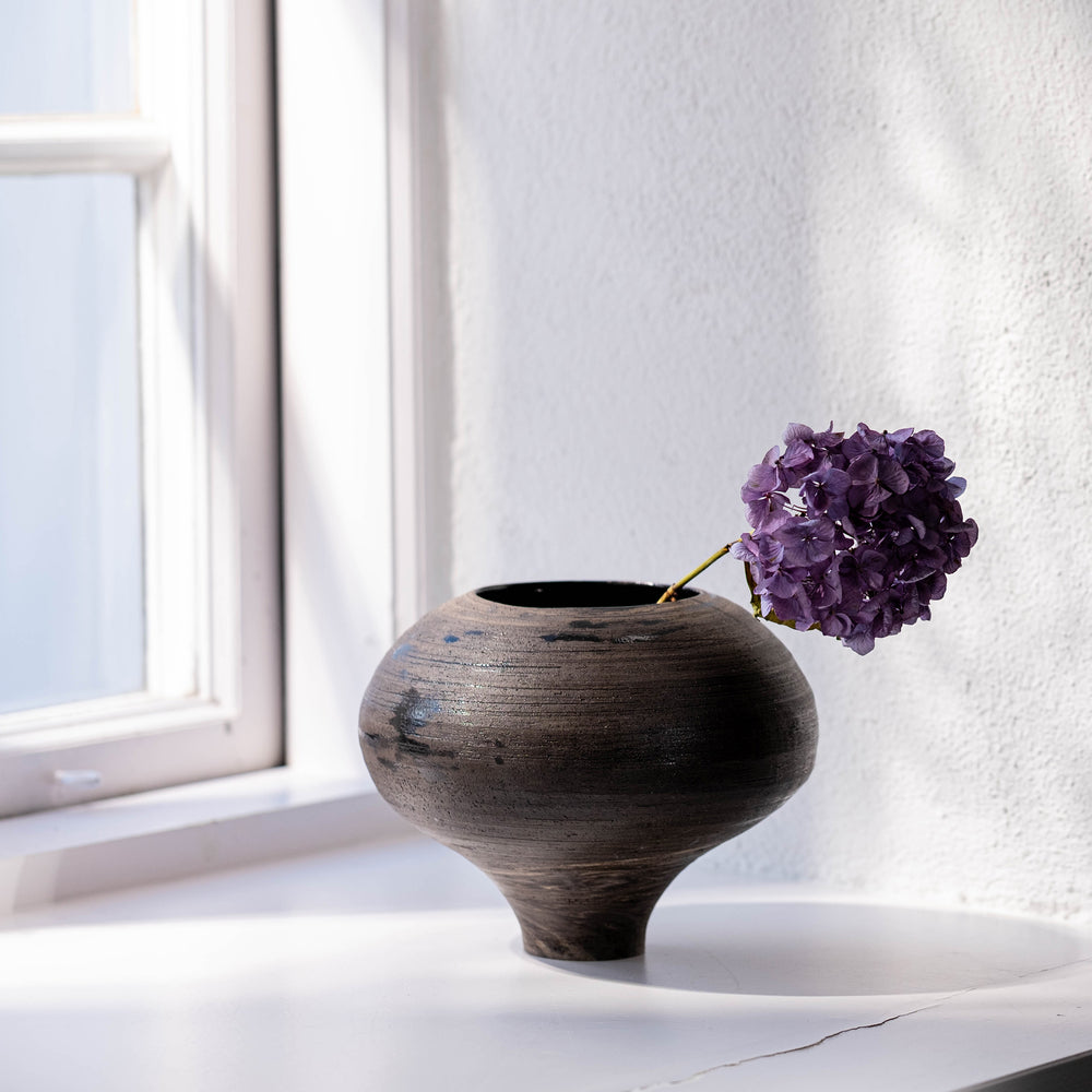 Carolin Ludwigs, Keramik Vase, braun, Blume | haptik.de