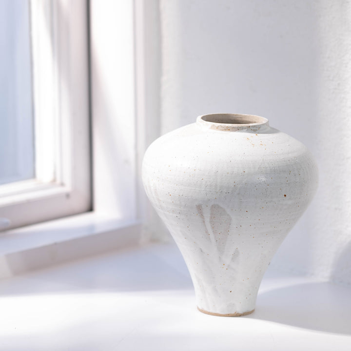 Carolin Ludwigs, Keramik Vase, weiß, Seitenansicht hinten | haptik.de