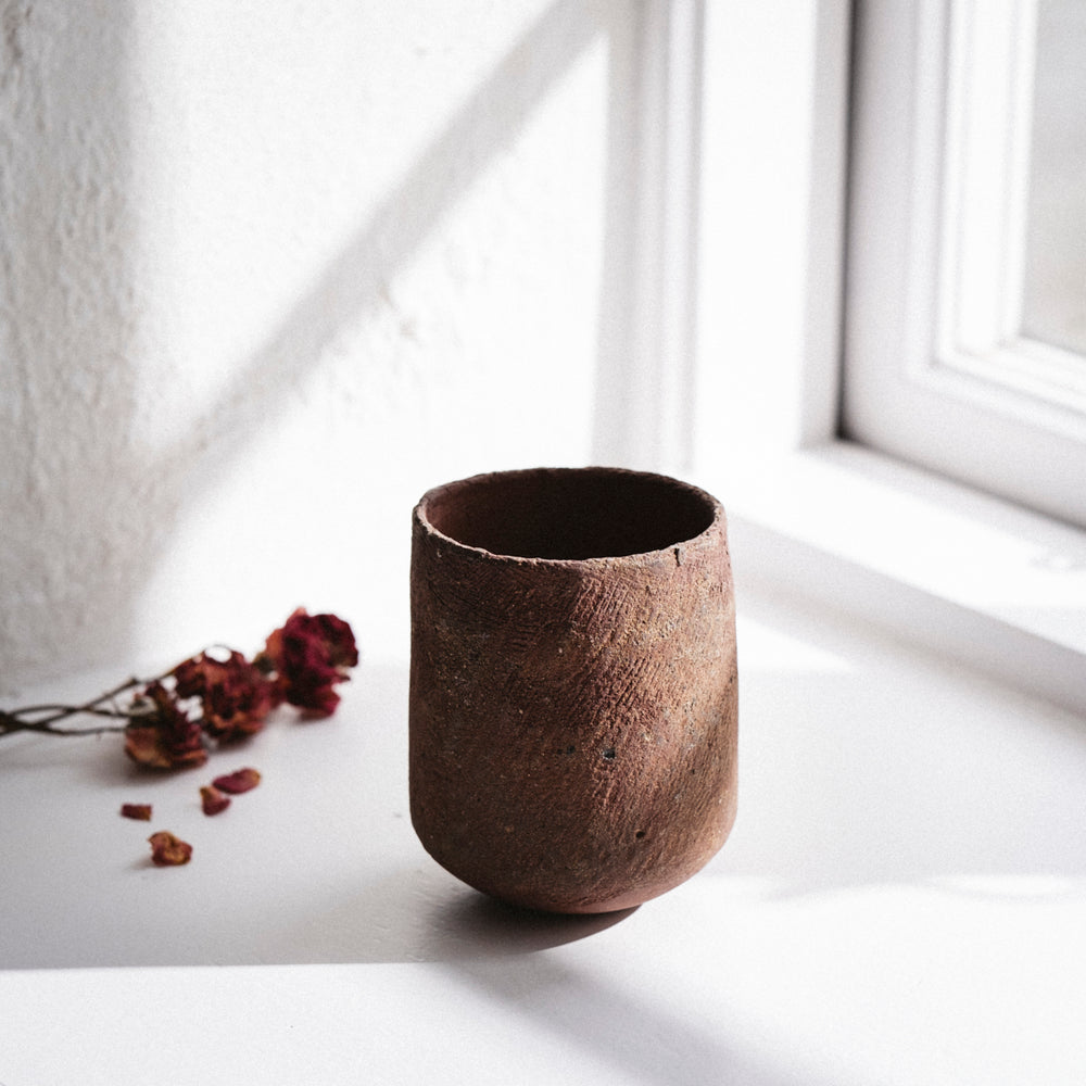 Dietlind Wolf Traces Becher Steinzeug Rot Blume | haptik.de