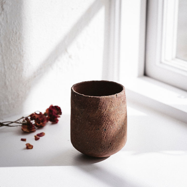 Dietlind Wolf Traces Becher Steinzeug Rot Blume | haptik.de