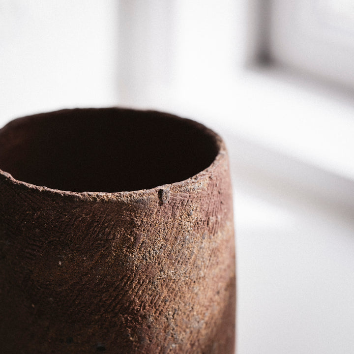 Dietlind Wolf Traces Becher Steinzeug Rot Detail | haptik.de