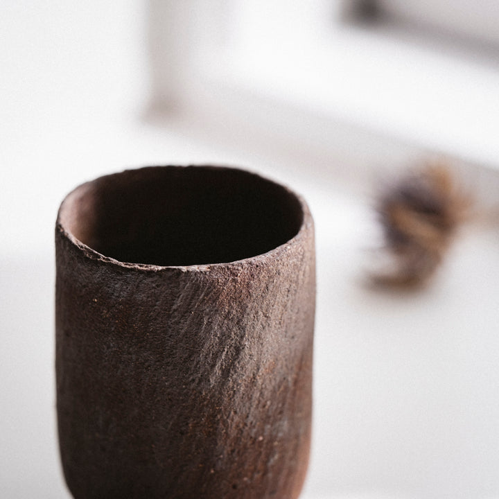 Dietlind Wolf Traces Becher Steinzeug Rot Detail | haptik.de
