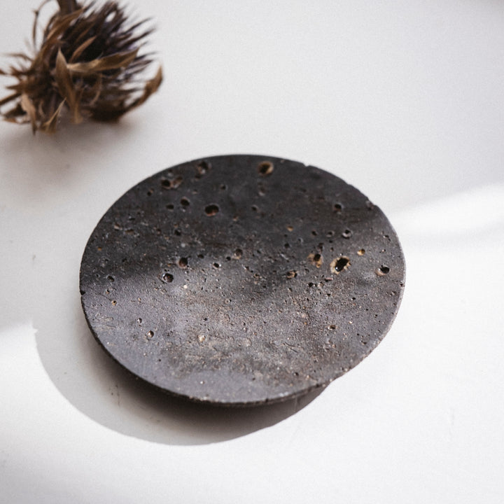 Dietlind Wolf Traces Teller Steinzeug schwarz mood | haptik.de