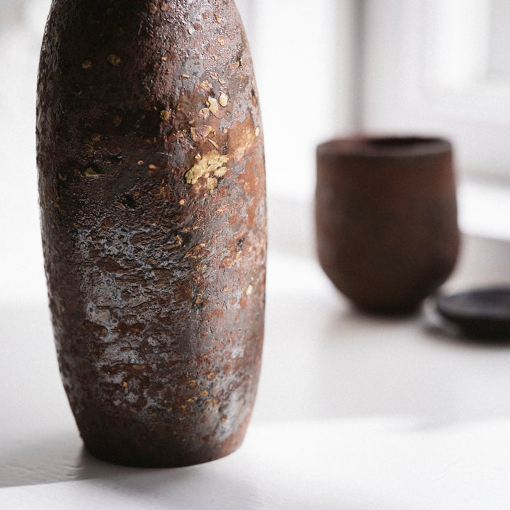 Dietlind Wolf Traces Vase Steinzeug rot Detail | haptik.de