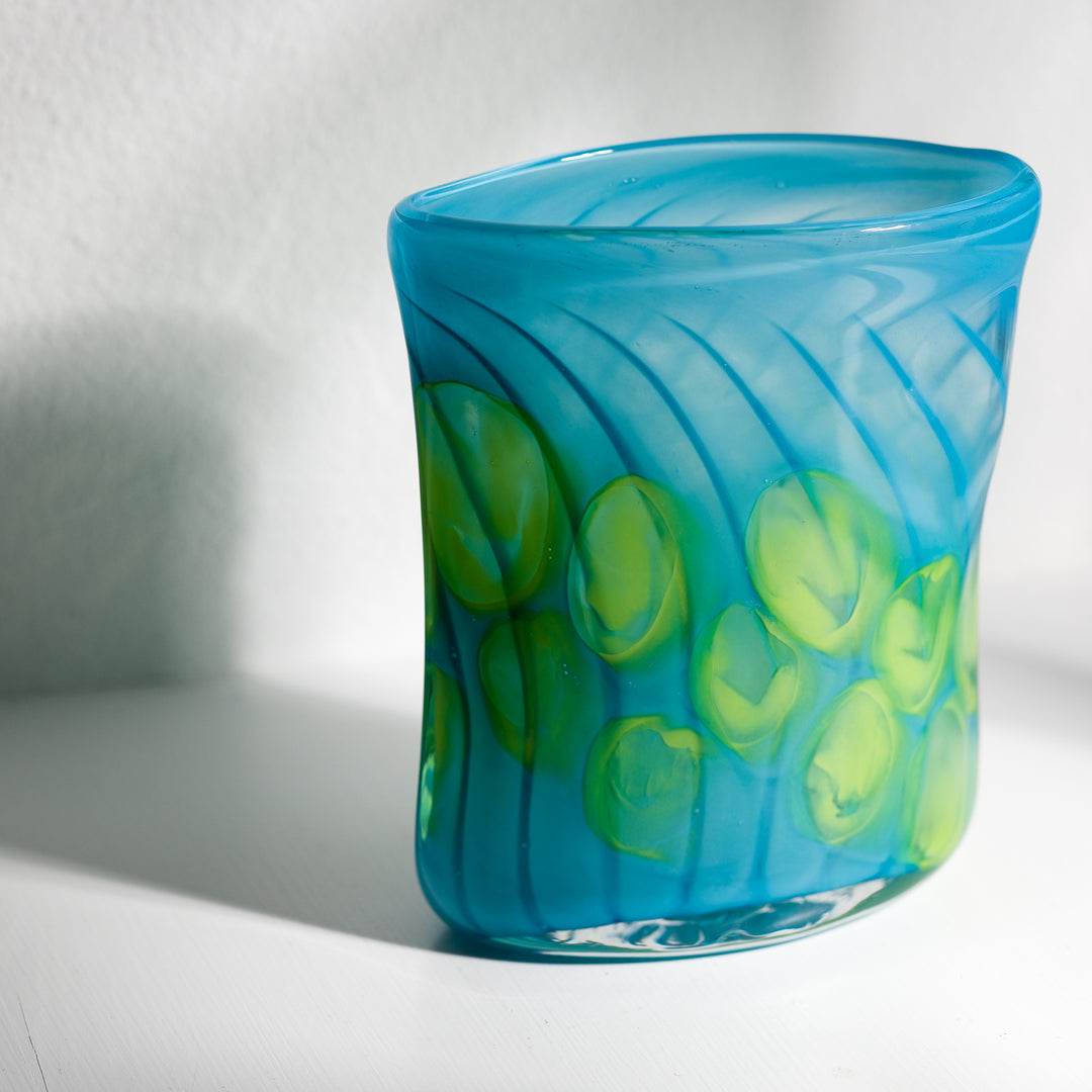 Barbara Ebner von Eschenbach, Glas Vase, oval, 19cm | blau-grün (BE35)