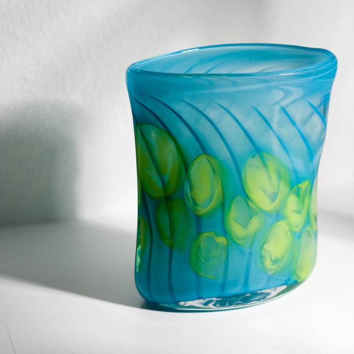 Barbara Ebner von Eschenbach, Glas Vase, oval, 19cm | blau-grün (BE35)