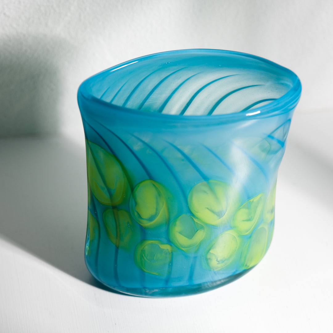 Barbara Ebner von Eschenbach, Glas Vase, oval, 19cm | blau-grün (BE35)