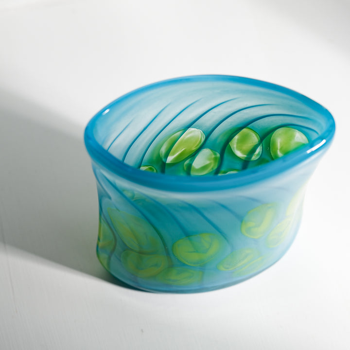 Barbara Ebner von Eschenbach, Glas Vase, oval, 19cm | blau-grün (BE35)