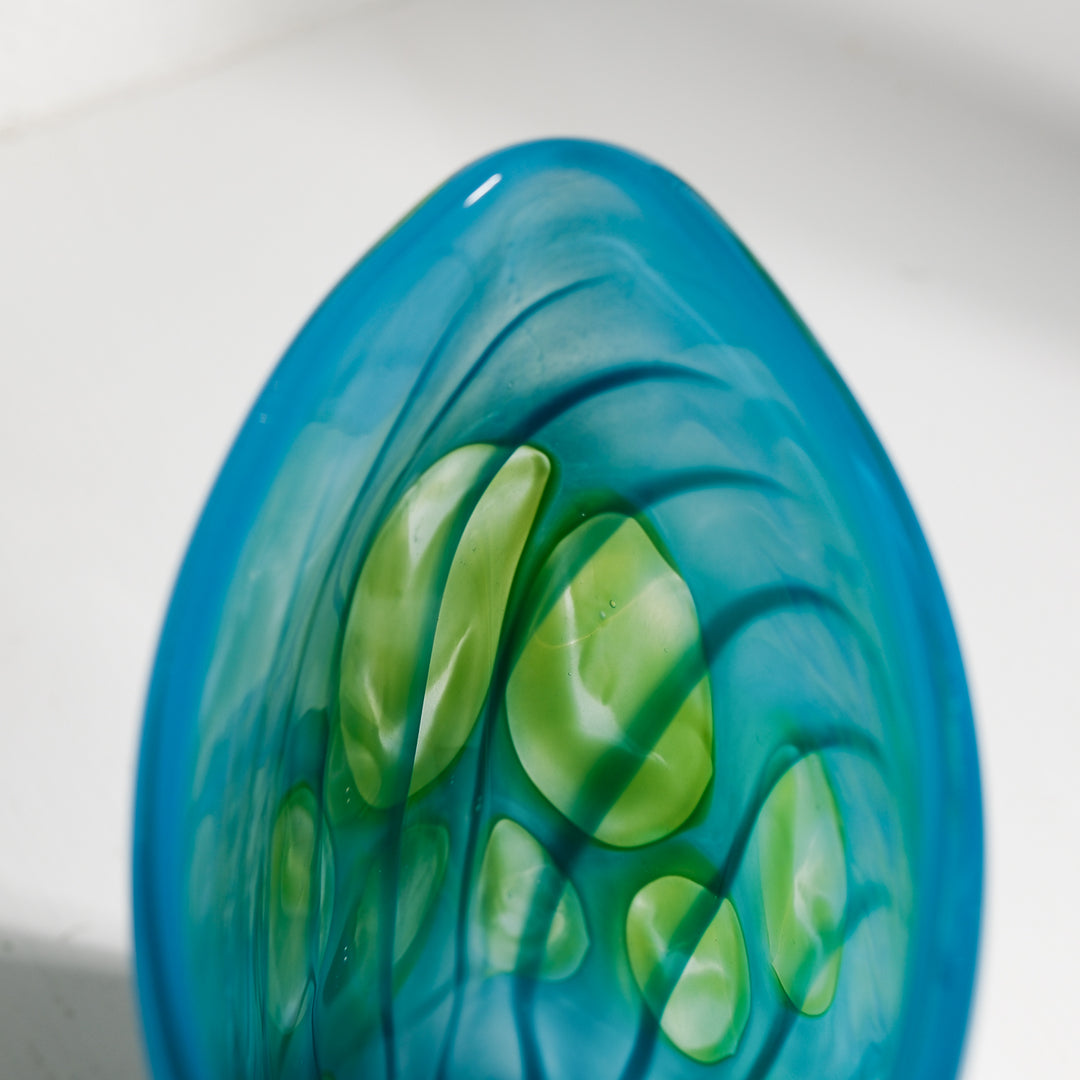 Barbara Ebner von Eschenbach, Glas Vase, oval, 19cm | blau-grün (BE35)