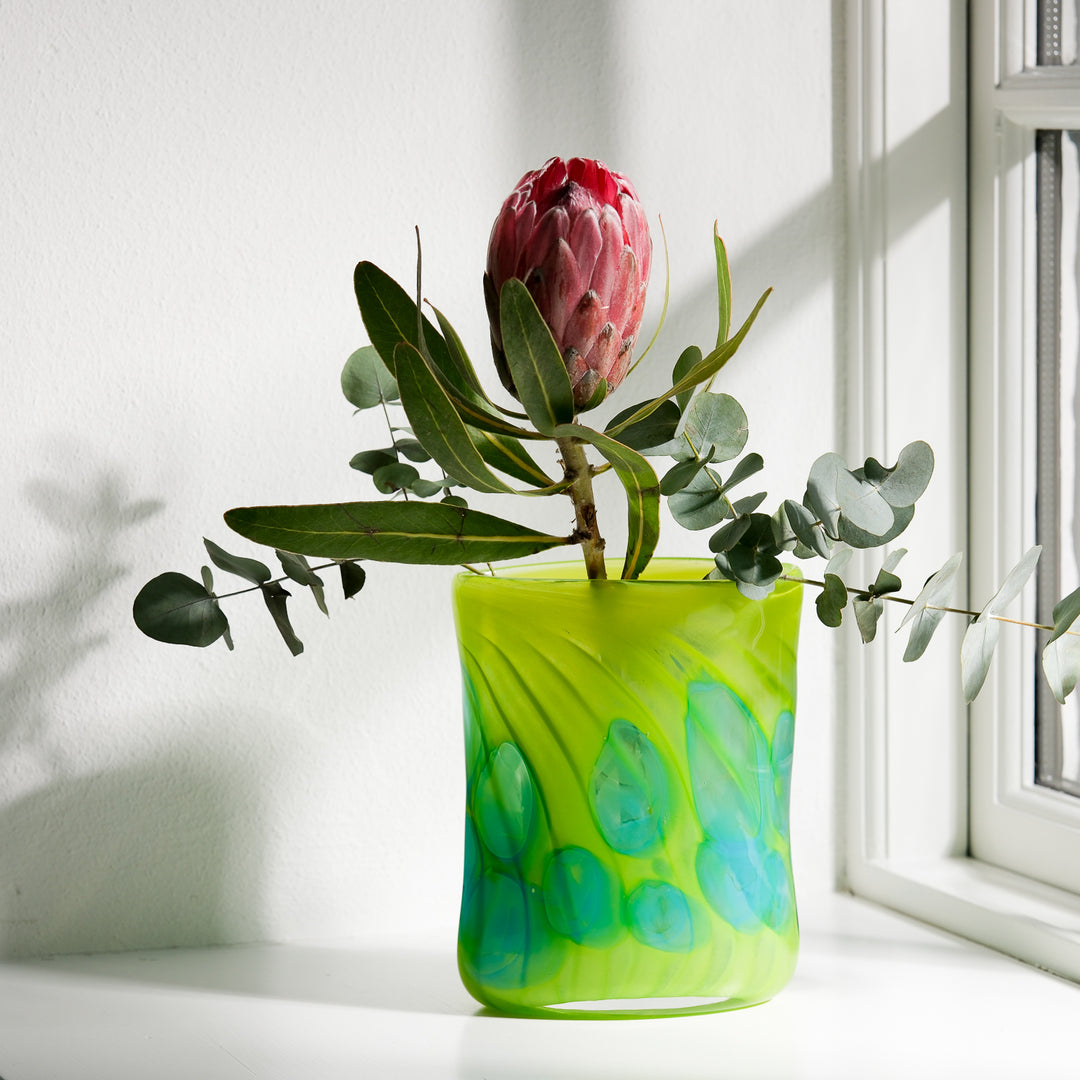 Barbara Ebner von Eschenbach, Glas Vase, oval, 19cm | grün (BE34)