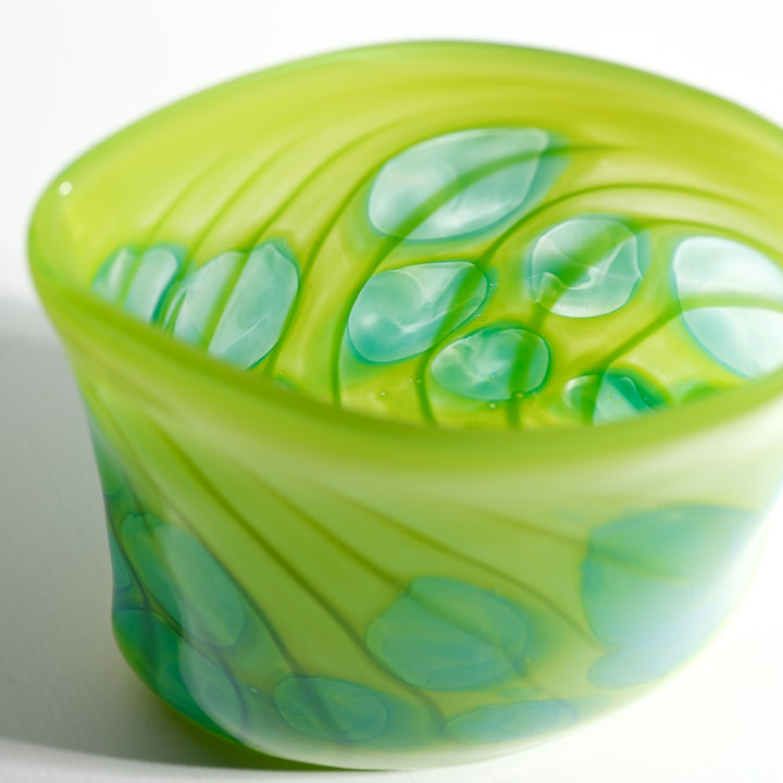 Barbara Ebner von Eschenbach, Glas Vase, oval, 19cm | grün (BE34)