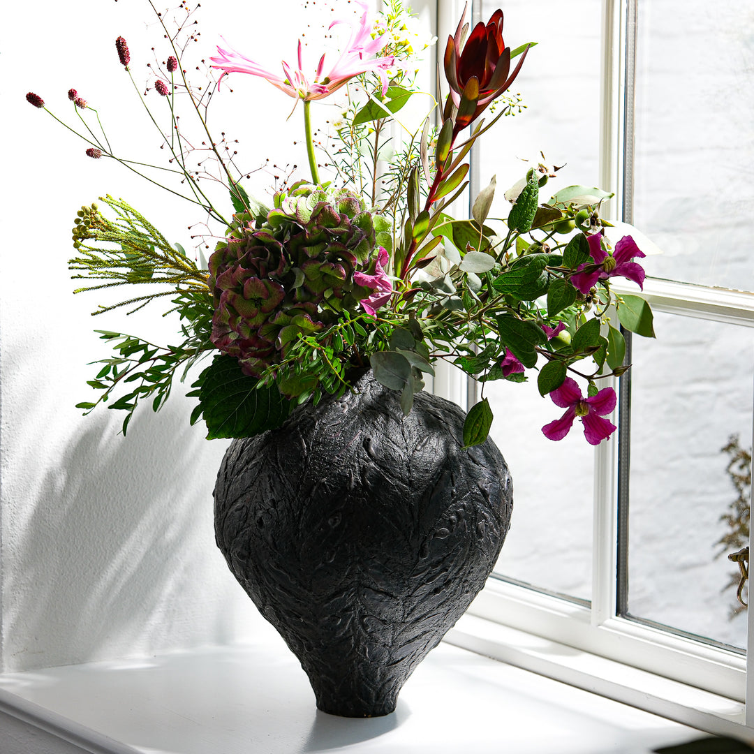 Lotte Buur, mittelgroße Vase, Steinzeug | schwarz (LB04)