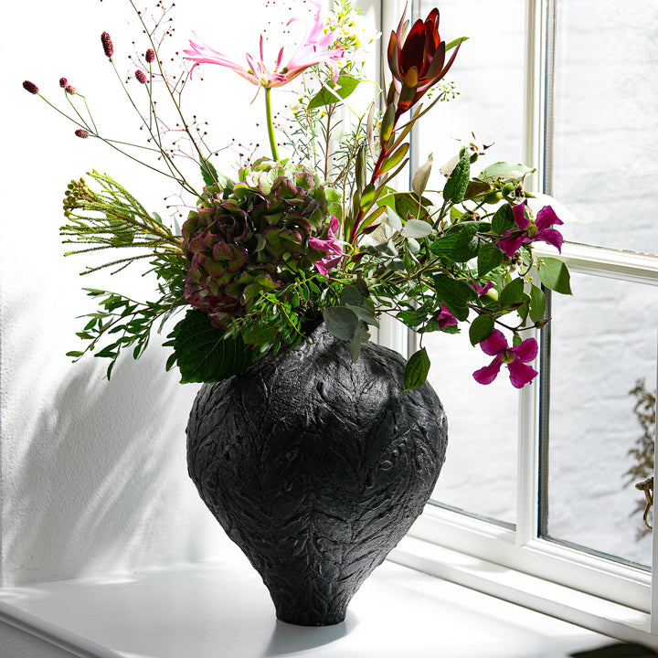 Lotte Buur, mittelgroße Vase, Steinzeug | schwarz (LB04)