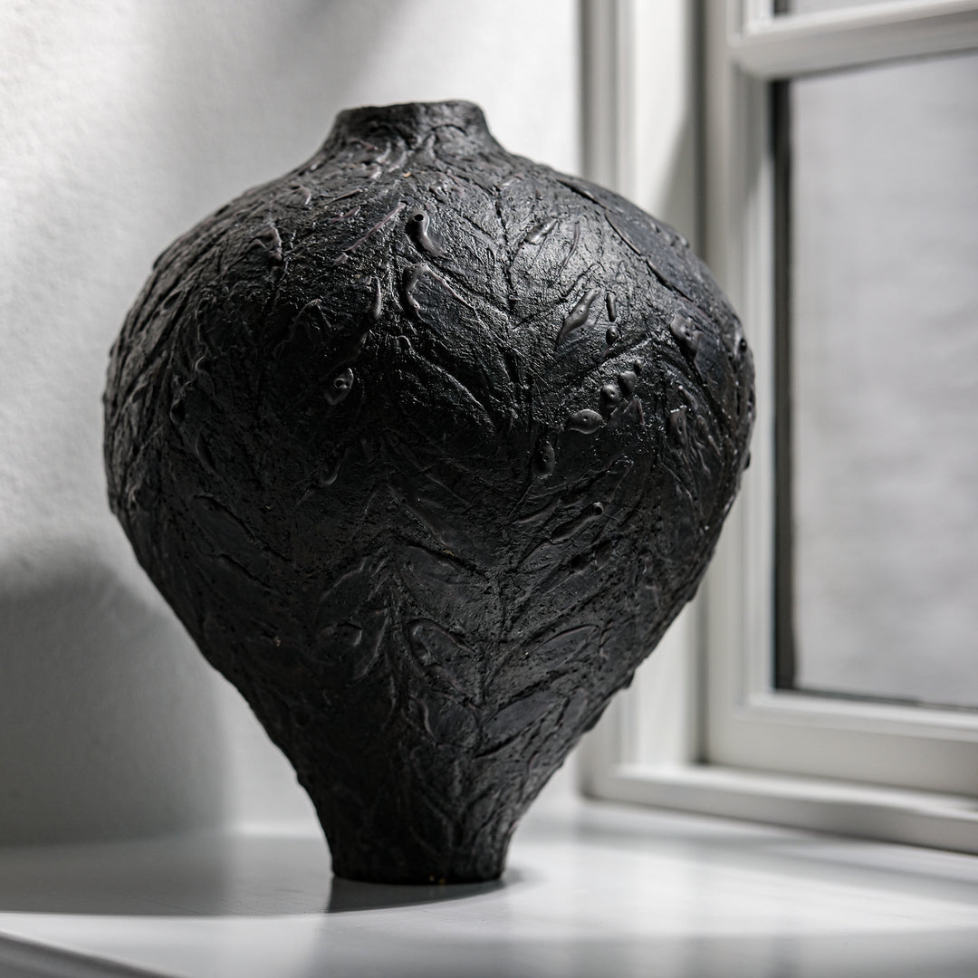 Lotte Buur, mittelgroße Vase, Steinzeug | schwarz (LB04)