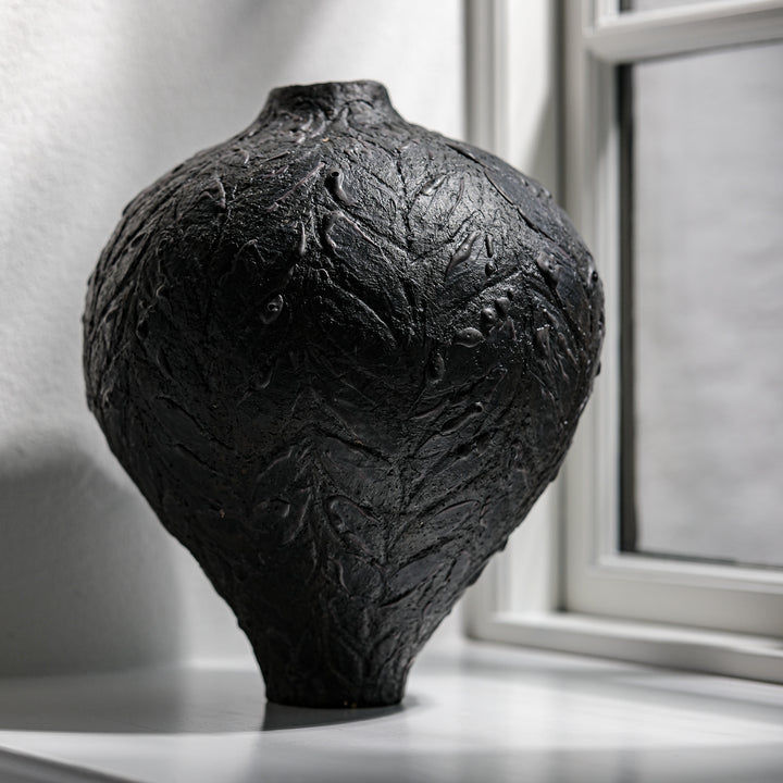 Lotte Buur, mittelgroße Vase, Steinzeug | schwarz (LB04)