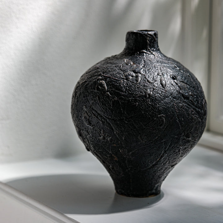 Lotte Buur, kleine Vase, Steinzeug | schwarz (LB05)