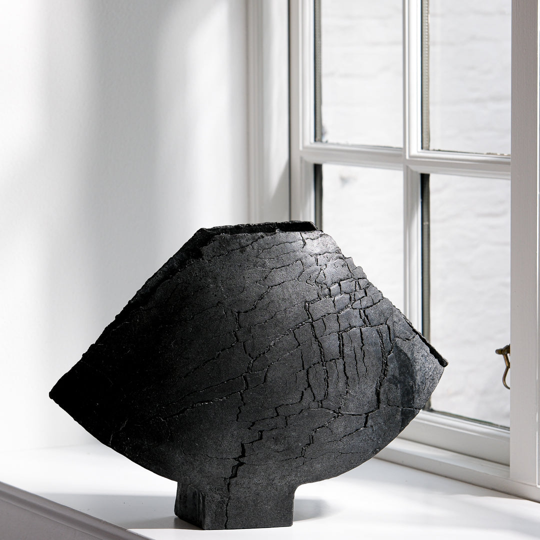 Gundula Sommerer, Flügelvase | Raku, schwarz (RF106)