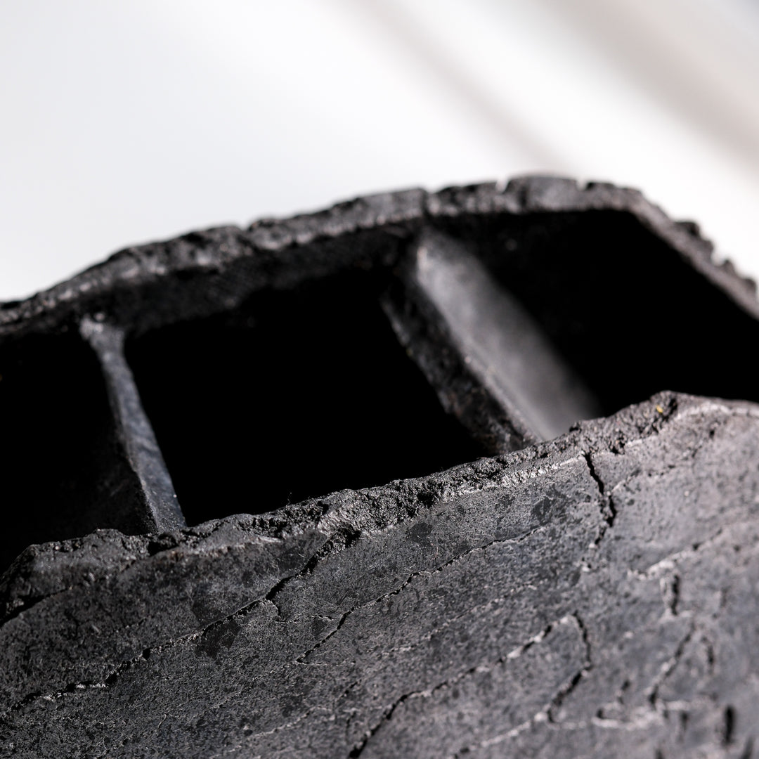 Gundula Sommerer, Flügelvase | Raku, schwarz (RF106)