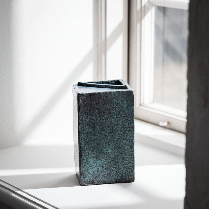 Gundula Sommerer, Raku vase, turquoise, angular (RV14)