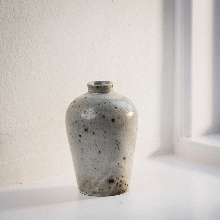 Tashiko Saito, vase, Japanese ceramic, white, "TS02"