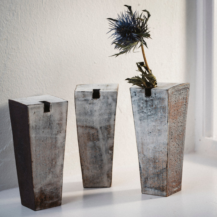 Tomoko Iwata, Vase, jap. Keramik, Trapez, weiße Glasur