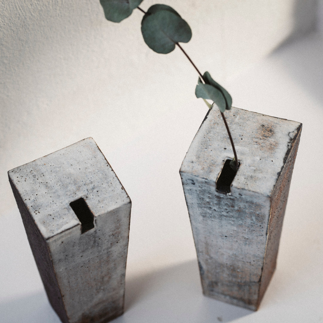 Tomoko Iwata, Vase, jap. Keramik, Trapez, weiße Glasur