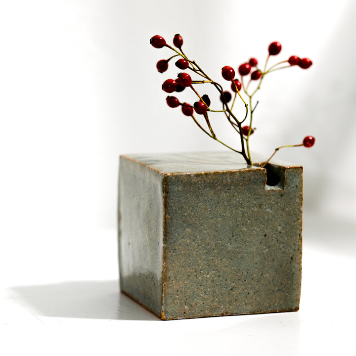 Tomoko Iwata,  Vase, Würfel, grün | japanische Keramik (TI34)