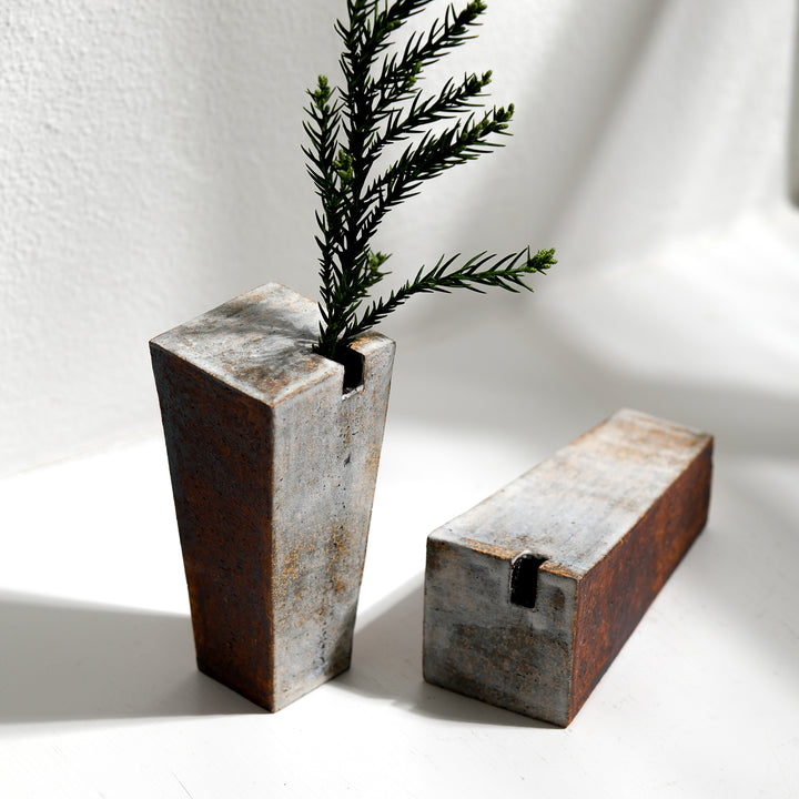 Tomoko Iwata, Vase, Trapez, weiße Glasur | japanische Keramik (TI03)