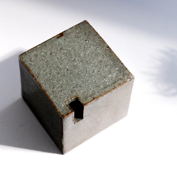 Tomoko Iwata,  Vase, Würfel, grün | japanische Keramik (TI34)