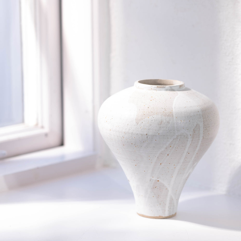 Carolin Ludwigs, Keramik Vase, weiß, Seitenansicht rechts | haptik.de