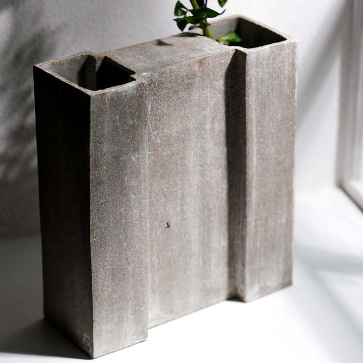Christine Wagner, Keramik, hohe Sockelvase, natur | Steinzeug (CW11)