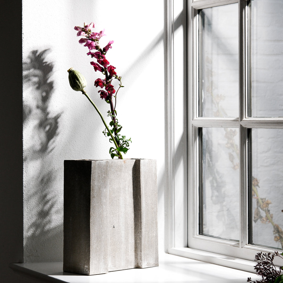 Christine Wagner, Keramik, hohe Sockelvase, natur | Steinzeug (CW11)