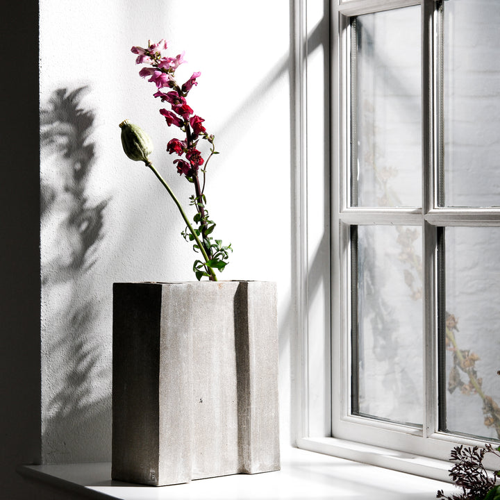 Christine Wagner, Keramik, hohe Sockelvase, natur | Steinzeug (CW11)