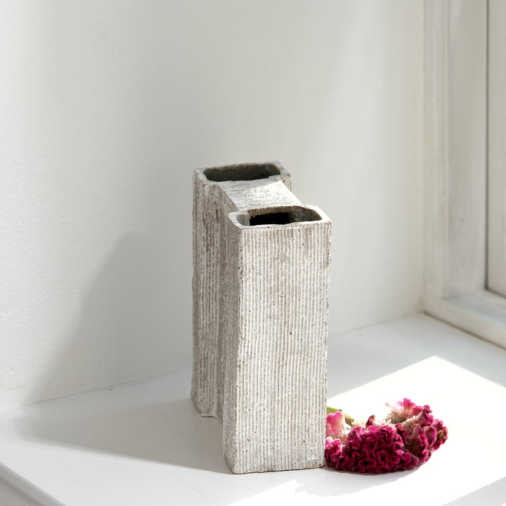 Christine Wagner, Keramik, kleine Sockelvase weiß | Steinzeug (CW09)