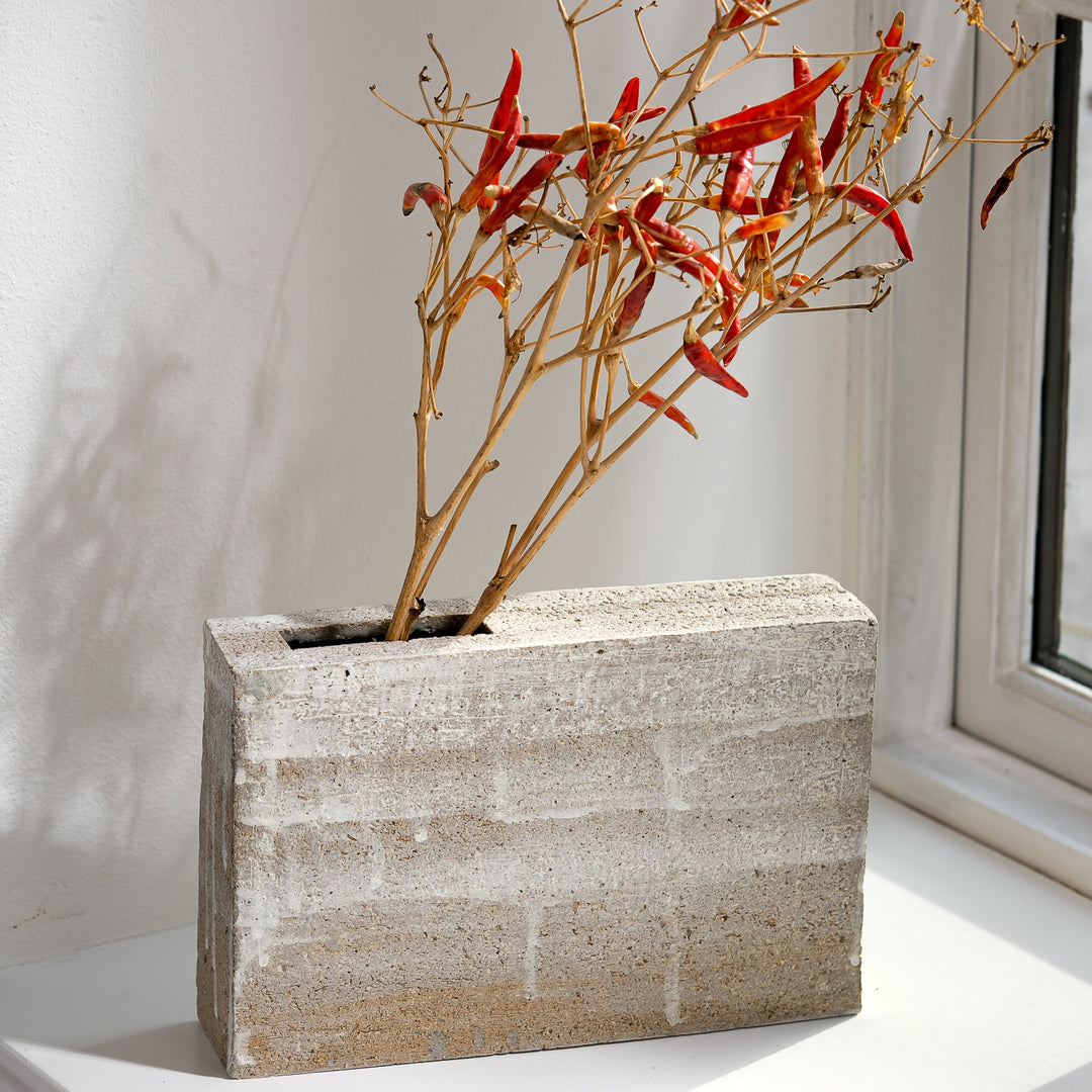 Christine Wagner, Keramik, Kastenvase mit Kaolin, weiß| Steinzeug (CW13)