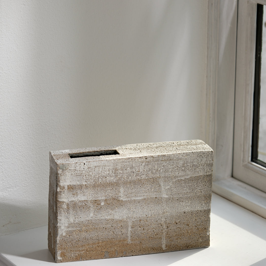 Christine Wagner, Keramik, Kastenvase mit Kaolin, weiß| Steinzeug (CW13)