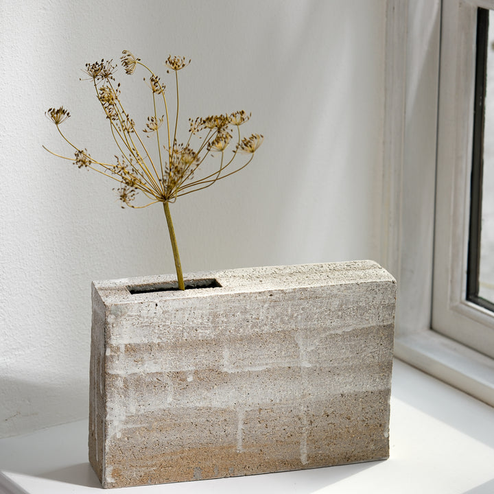 Christine Wagner, Keramik, Kastenvase mit Kaolin, weiß| Steinzeug (CW13)