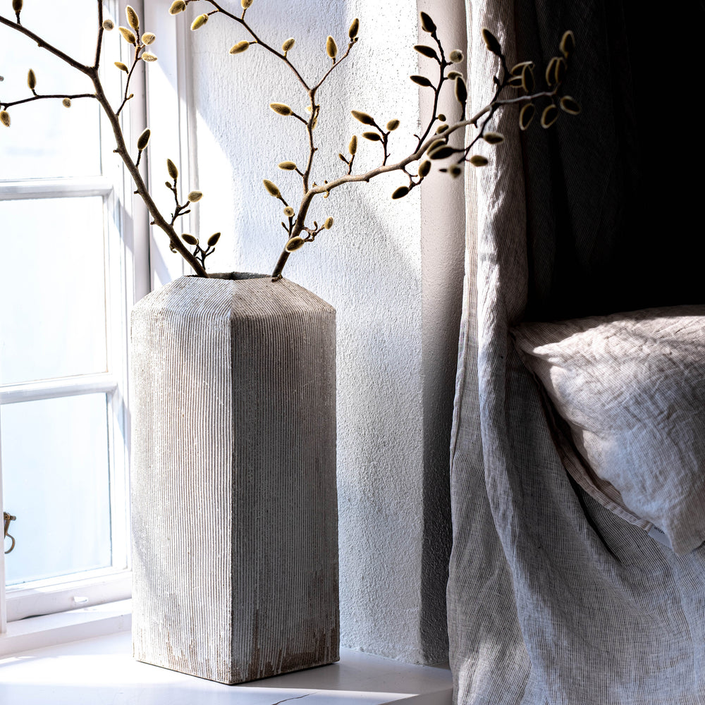 Christine Wagner, Vase, Steinzeug, Magnolienzweig | haptik.de