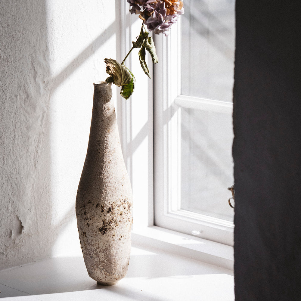 Dietlind Wolf Traces Vase Steinzeug hell  Blume | haptik.de