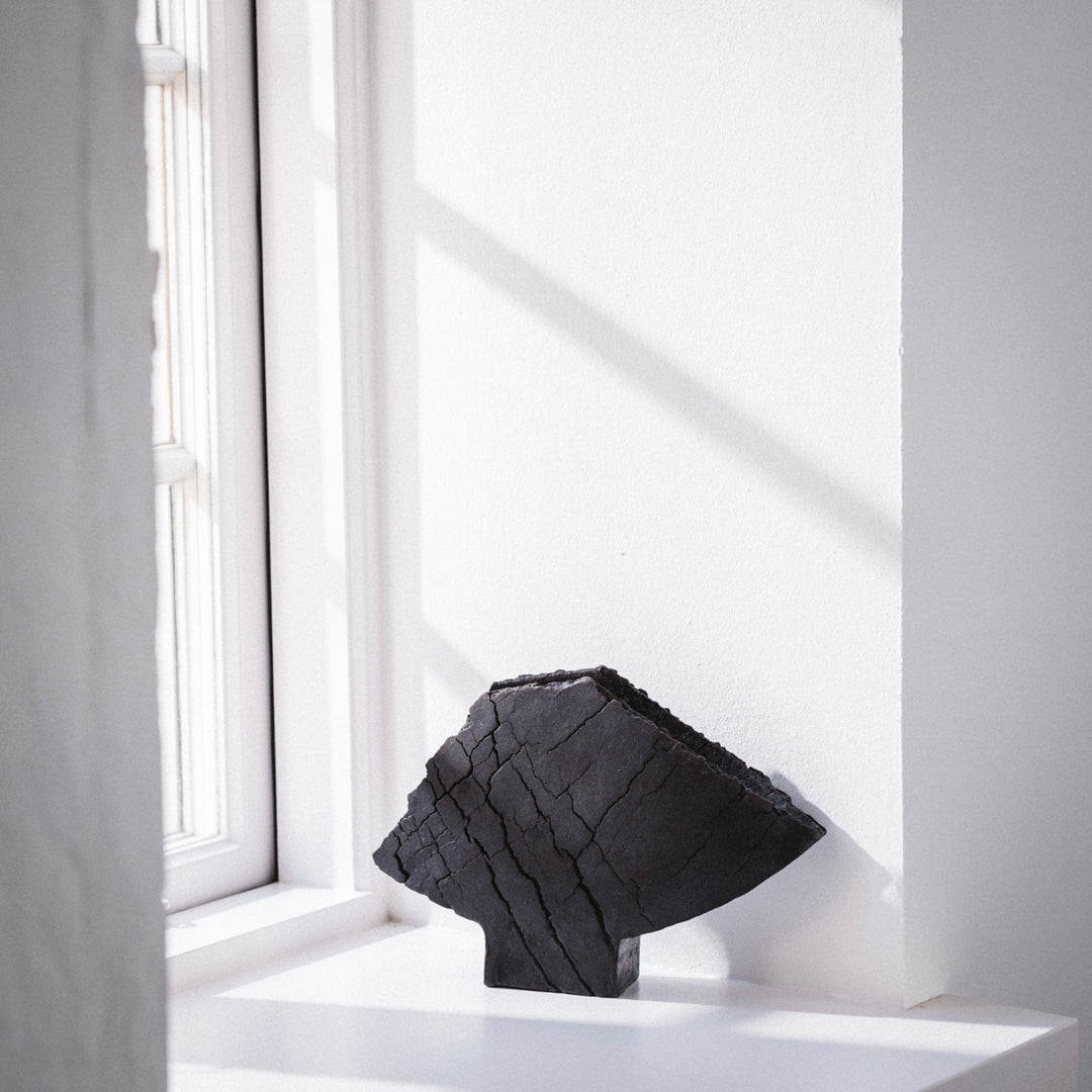 Schwarze Flügelvase, Raku, von Gundula Sommerer | haptik.de