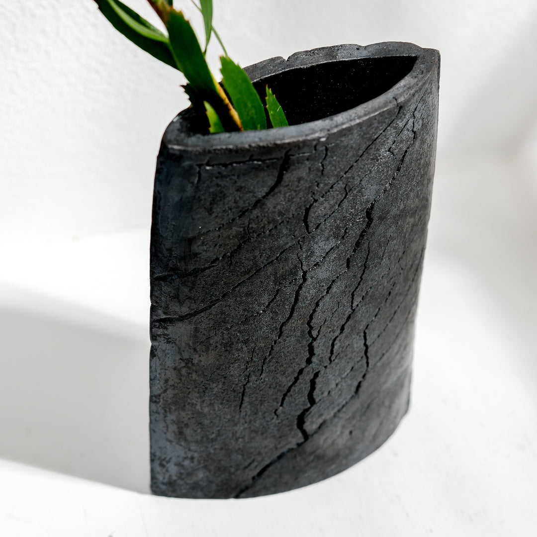 Gundula Sommerer, Raku Vase, oval | schwarz (GS192)