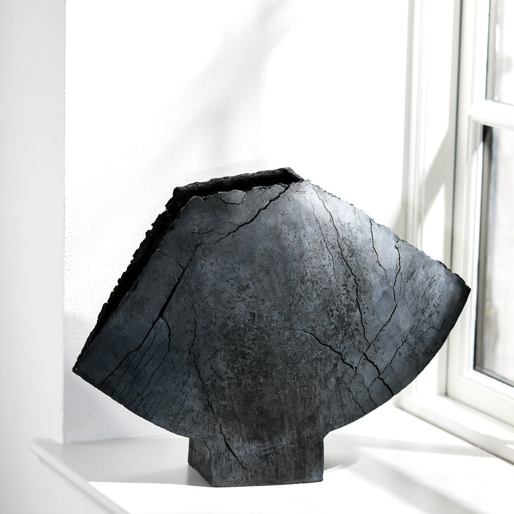 Gundula Sommerer, wing vase, Raku | black (GS199)