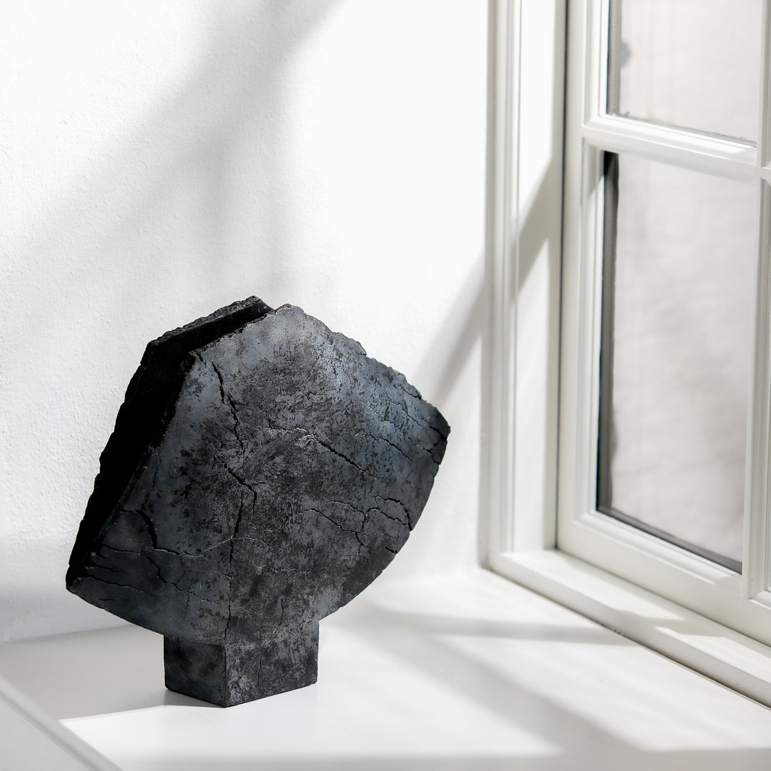 Gundula Sommerer, wing vase, Raku | black (GS200)