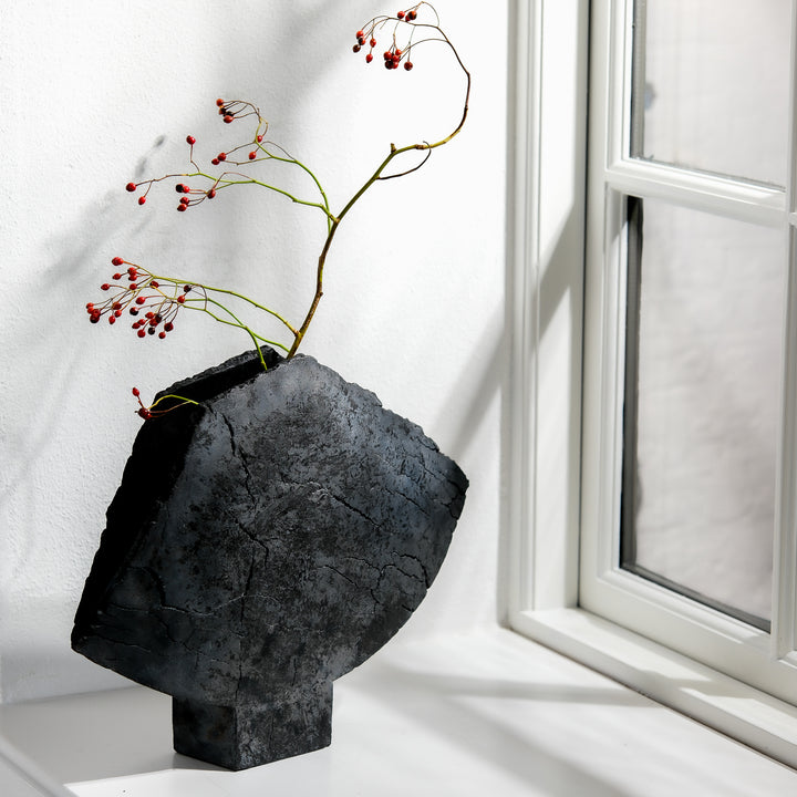 Gundula Sommerer, wing vase, Raku | black (GS200)